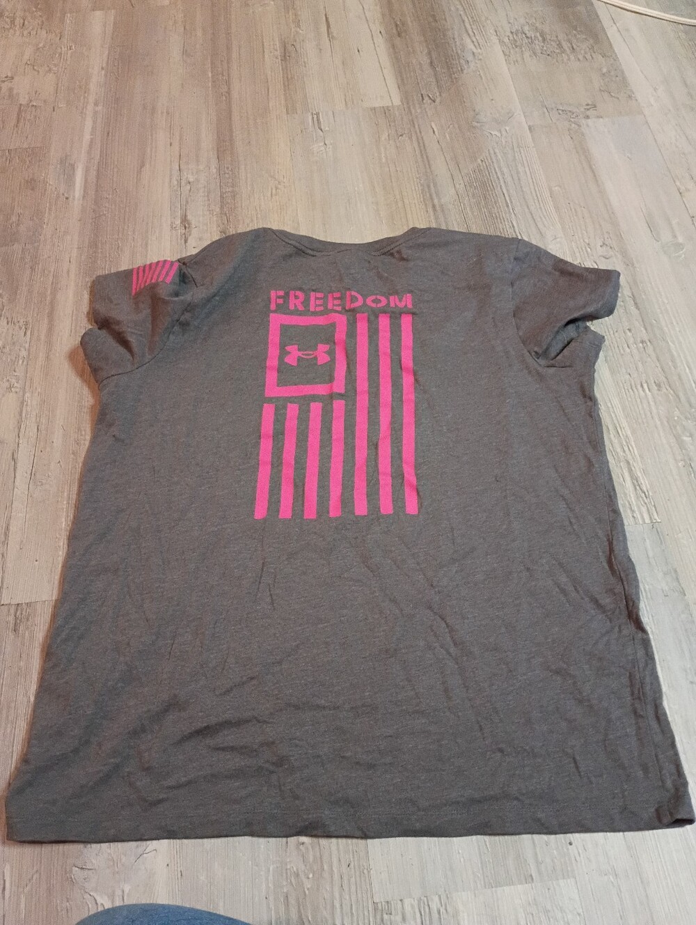 Under Armour Top - Picture 3 of 4